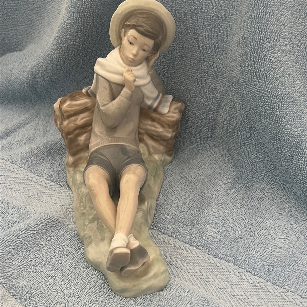 Lladro porcelain figurine titled "Shepherd Boy with Bird" or "Bird Watcher"
